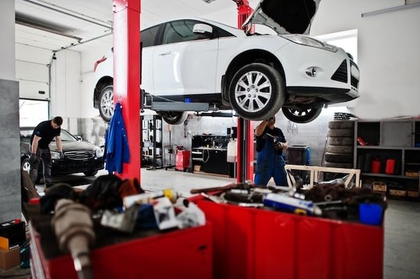 Quels sont les services spécialisés d'un garage automobile de Rezé ?